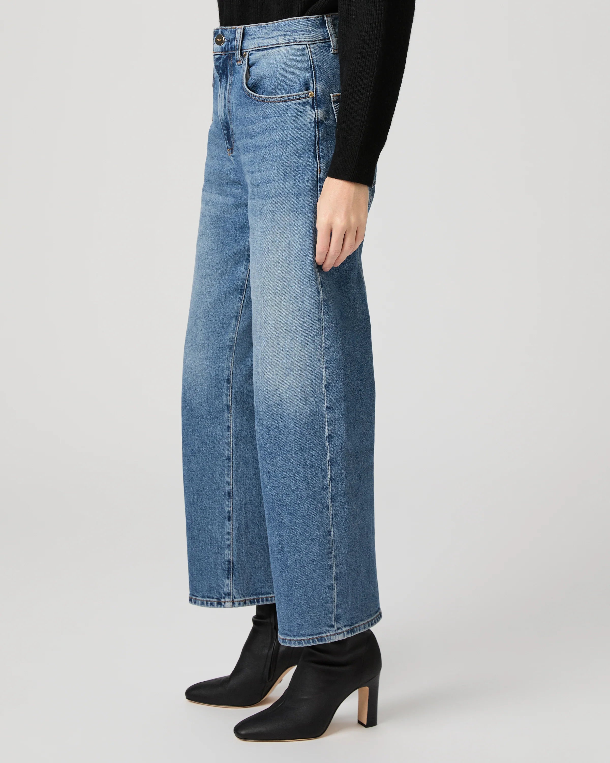 Paige Arellia 32in Back seams and Buckle