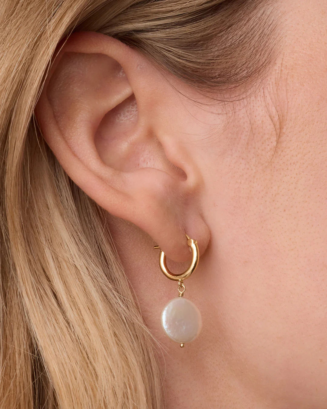 Gorjana Reese Pearl Huggie