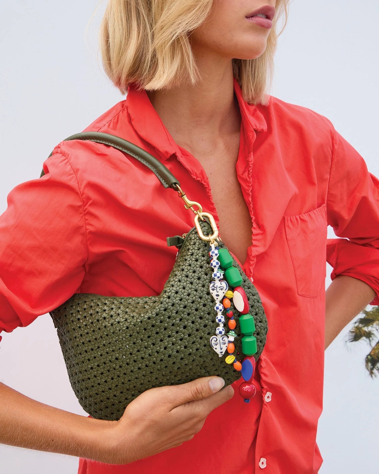 Clare V Petit Moyen Messenger Rattan Army