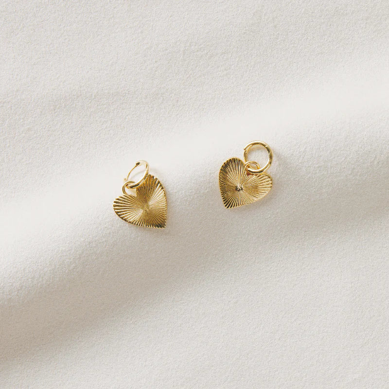 Hart Ribbed Heart of Gold Huggie