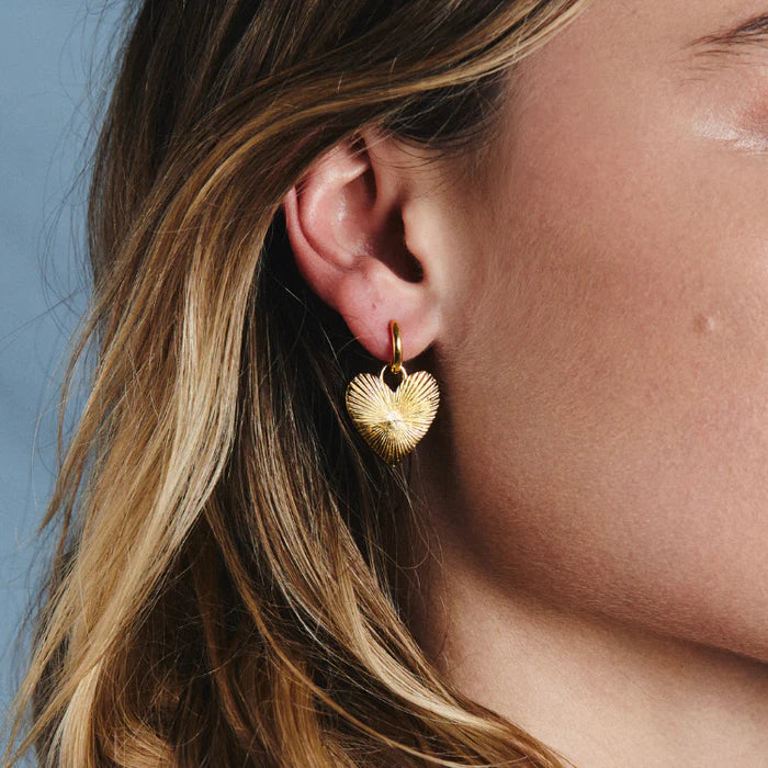 Hart Ribbed Heart of Gold Huggie